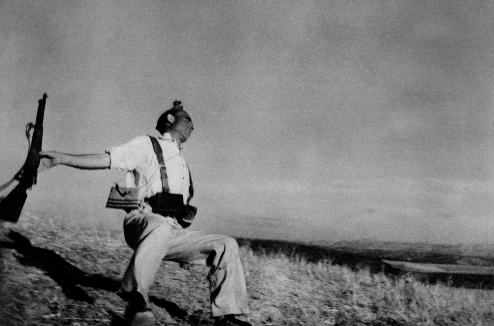 Death of a loyalist soldier, Robert Capa, 1936