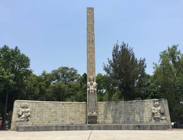 El «Monumento a la madre» de Luis Ortiz Monasterio (México, 1949)